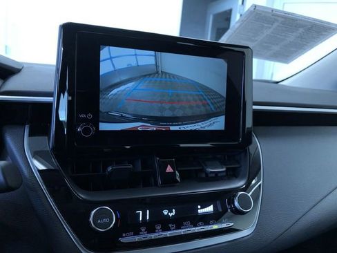 Certified 2025 Toyota Corolla LE image 27