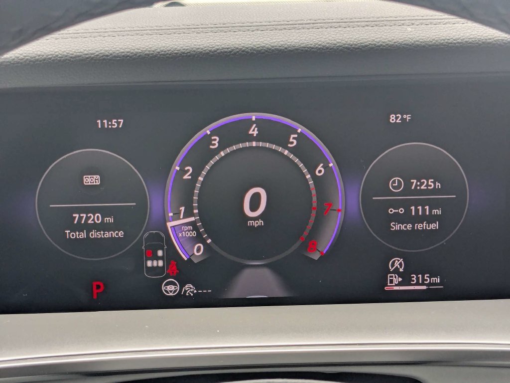 Certified 2026 Volkswagen Tiguan SE R-Line FWD image 37