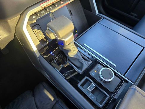 Used 2025 Toyota Sequoia Platinum AWD/4WD image 39