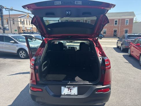 Used 2016 Jeep Cherokee Latitude w/ Cold Weather Group AWD/4WD image 14