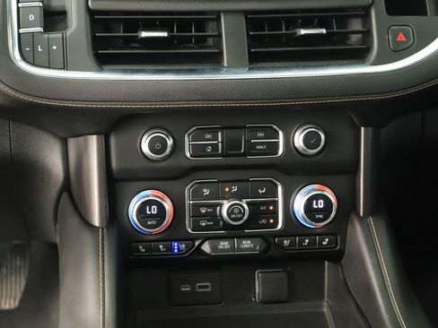 Used 2023 GMC Yukon XL AT4 w/ Technology Package AWD/4WD image 19