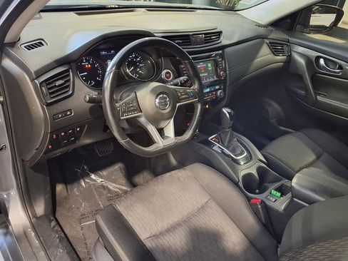 Used 2019 Nissan Rogue SV w/ Premium Package image 4