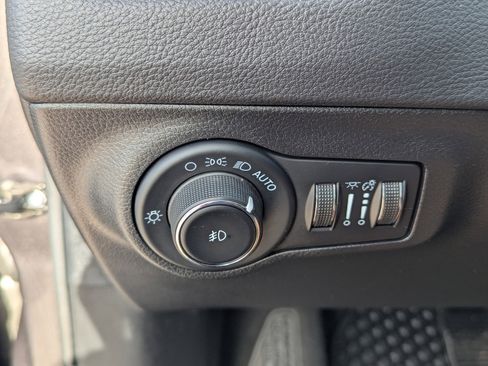 Used 2021 Jeep Compass Latitude w/ Sun and Sound Group image 32