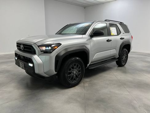 Used 2025 Toyota 4Runner SR5 AWD/4WD image 4