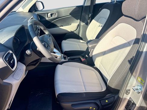 New 2025 Hyundai Venue SEL image 19
