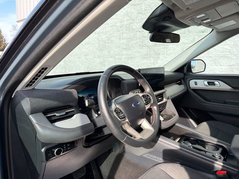 Used 2025 Ford Explorer Active image 35