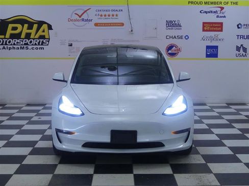 Used 2023 Tesla Model 3 Standard Range image 2