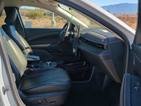 Used 2023 Ford Mustang Mach-E Premium image 31