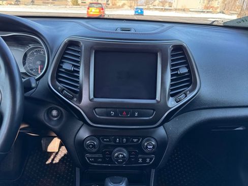 Used 2021 Jeep Cherokee Trailhawk w/ Sun, Sound & Nav Group image 9