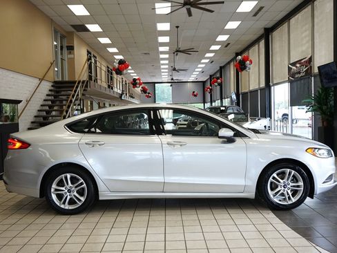 Used 2018 Ford Fusion SE w/ Fusion SE Technology Package FWD image 18