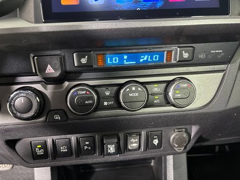 Used 2019 Toyota Tacoma TRD Off-Road w/ TRD Premium Off Road Package AWD/4WD image 18
