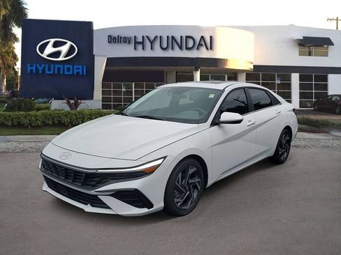 Certified 2025 Hyundai Elantra SEL FWD image 3