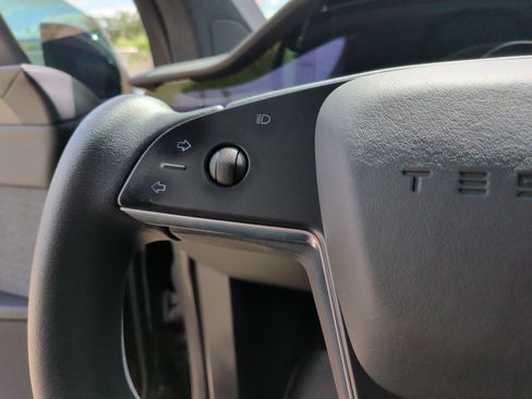 Used 2023 Tesla Model X AWD/4WD image 18
