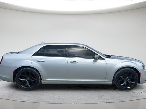 Used 2022 Chrysler 300 S RWD image 4