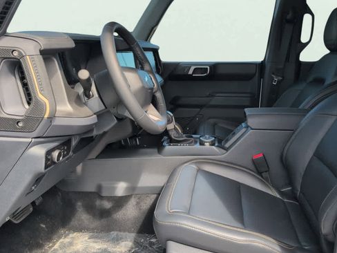 New 2025 Ford Bronco Badlands image 9