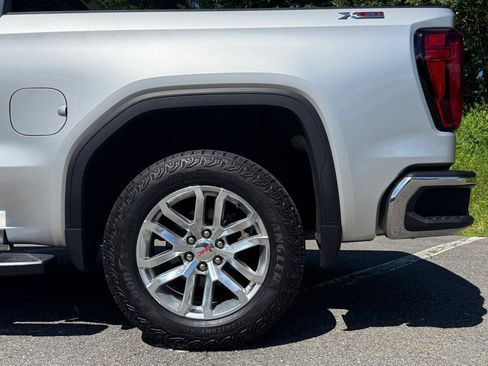 Used 2019 GMC Sierra 1500 SLT w/ SLT Premium Plus Package AWD/4WD image 8