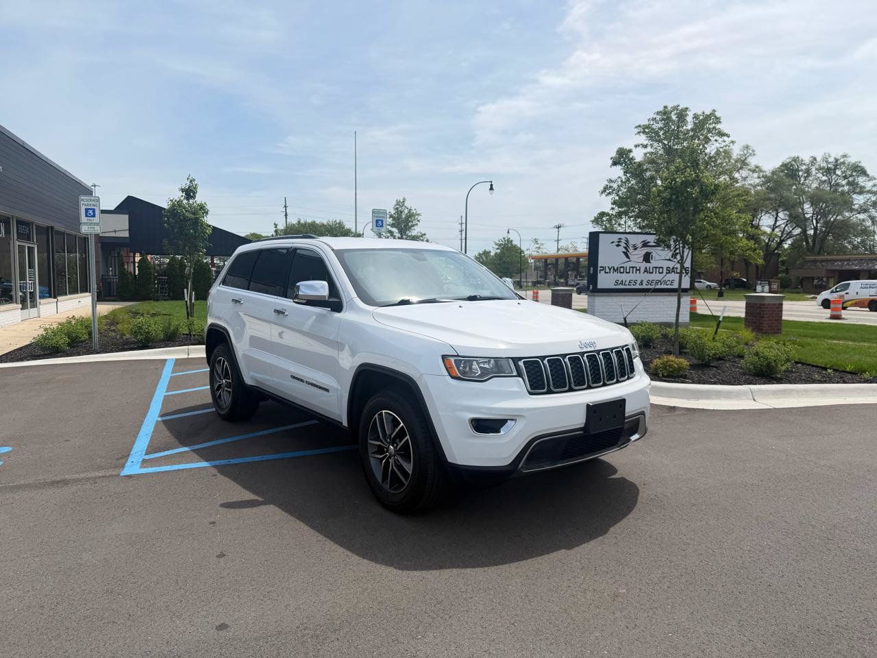 Used 2018 Jeep Grand Cherokee Limited AWD/4WD image 3