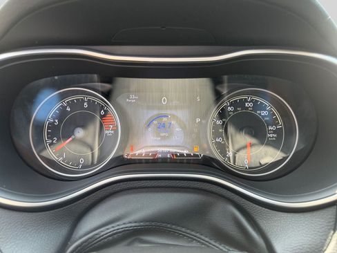 Used 2019 Jeep Cherokee Limited FWD image 18