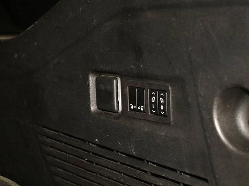 Used 2023 GMC Yukon XL Denali image 31