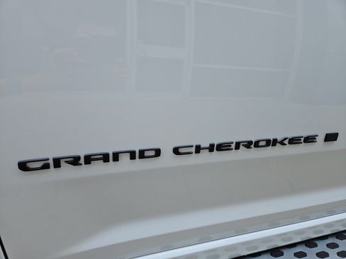 Used 2024 Jeep Grand Cherokee L Summit AWD/4WD image 33