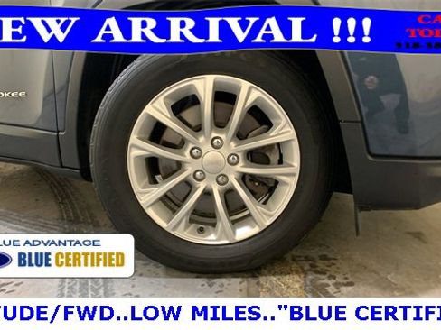 Used 2020 Jeep Cherokee Latitude w/ Cold Weather Group image 10