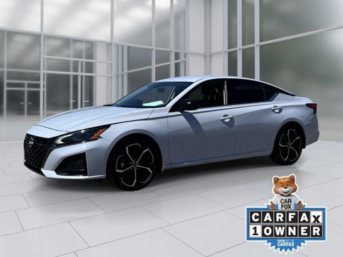 Certified 2024 Nissan Altima 2.5 SR FWD image 2