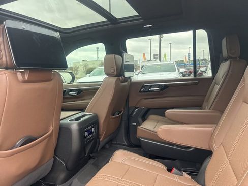 Certified 2025 Chevrolet Suburban High Country image 30