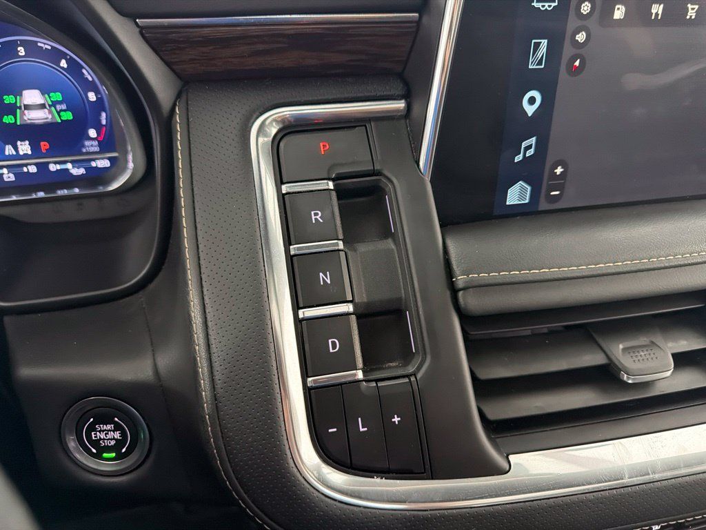 Used 2024 Chevrolet Tahoe Premier w/ Premium Package 2 AWD/4WD image 15