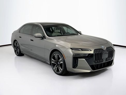 Certified 2023 BMW 760i xDrive AWD/4WD image 3