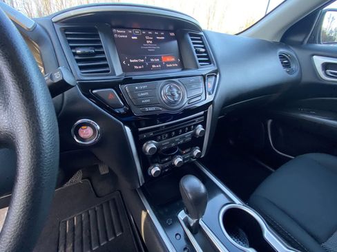 Used 2018 Nissan Pathfinder S image 24