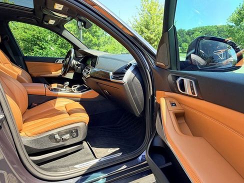 Used 2019 BMW X5 xDrive50i w/ M Sport Package AWD/4WD image 38