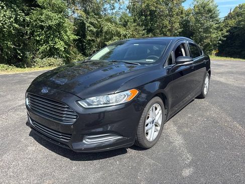 Used 2015 Ford Fusion SE FWD image 1
