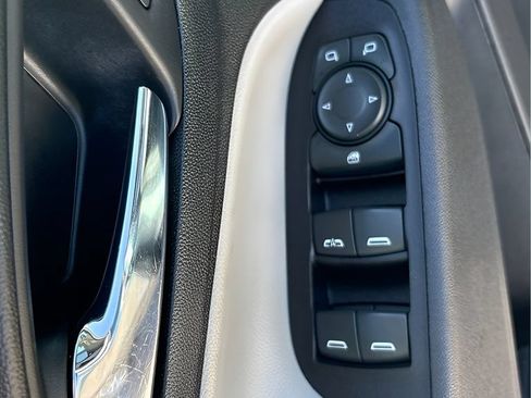 Used 2022 Chevrolet Equinox LT FWD image 13