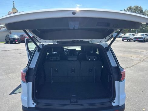 Used 2026 GMC Acadia Elevation w/ Elevation Premium Package FWD image 22