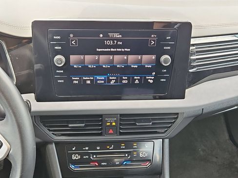 Used 2025 Volkswagen Jetta SE FWD image 19
