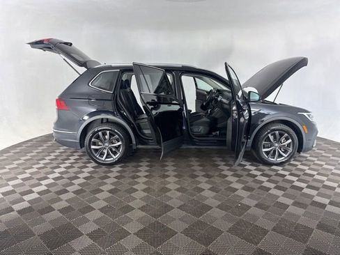 Used 2022 Volkswagen Tiguan SE AWD/4WD image 13