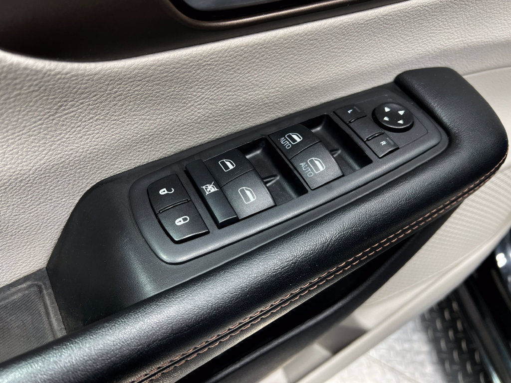 Used 2019 Chrysler Pacifica Touring-L FWD image 14