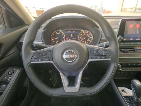 Used 2024 Nissan Altima 2.5 SV image 34