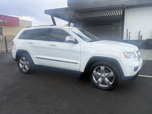 Used 2013 Jeep Grand Cherokee Overland AWD/4WD image 11