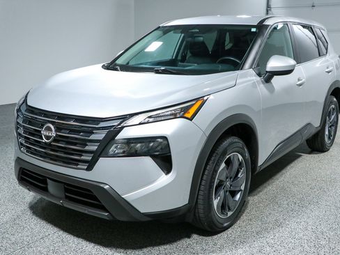 Used 2024 Nissan Rogue SV FWD image 31