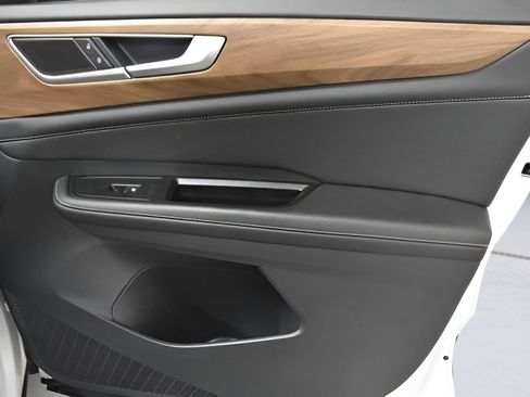 Used 2024 Volkswagen Atlas SE image 14