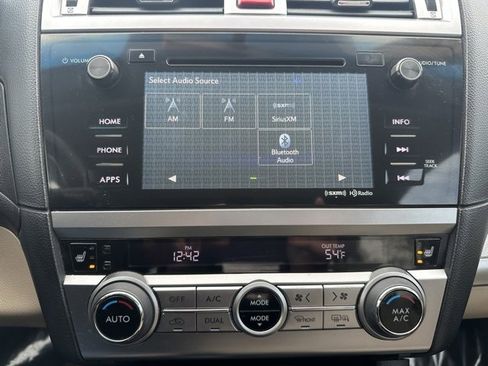 Used 2017 Subaru Outback 2.5i Premium image 17
