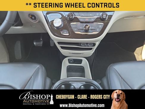 Used 2023 Chrysler Pacifica Touring-L FWD image 17