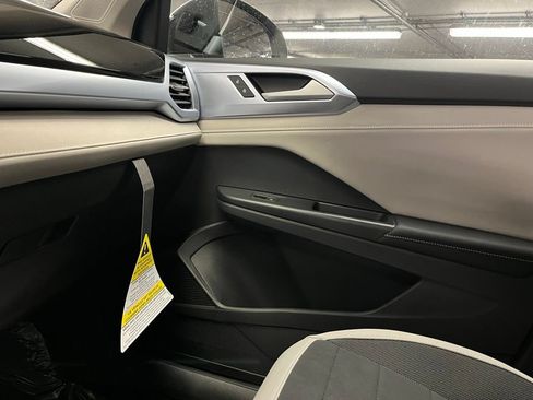 New 2026 Volkswagen Taos SE AWD/4WD image 28