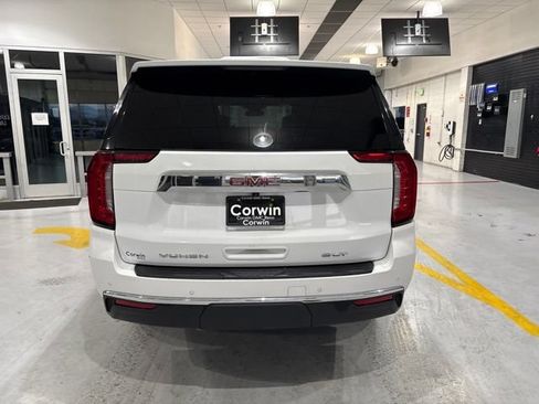 Used 2023 GMC Yukon XL SLT AWD/4WD image 5