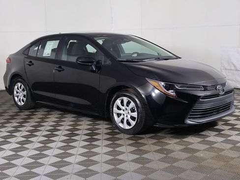 Used 2024 Toyota Corolla LE image 43