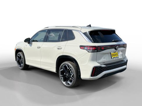 New 2026 Volkswagen Tiguan SEL R-Line AWD/4WD image 3
