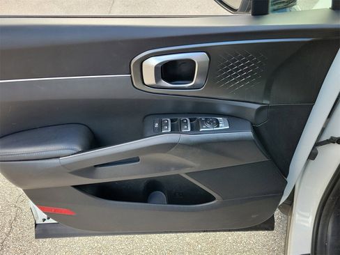 Used 2023 Kia Sorento EX image 14