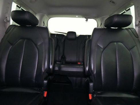 Used 2017 Chrysler Pacifica Touring-L Plus FWD image 17