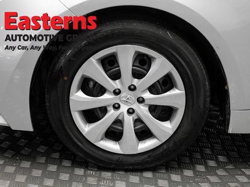Used 2025 Toyota Corolla LE FWD image 31